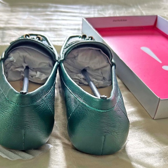LOAFERS, ISAAC MIZRAHI, LADIES 8W, FOREST GREEN CALF LEATHER, TASSLES ON EACH - Picture 8 of 8